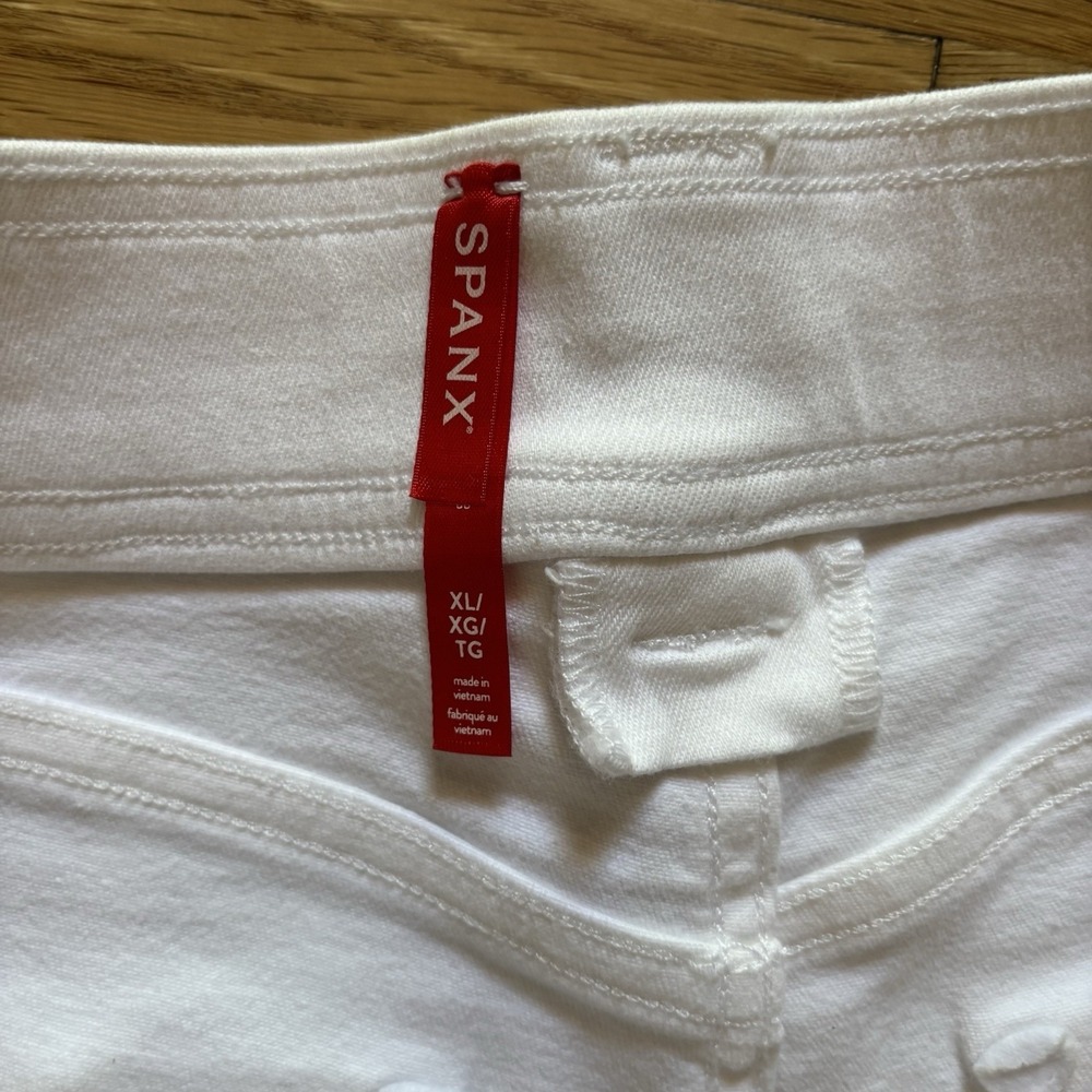Spanx White Denim Trouser Shorts Women XL 4" Inseam Classic Stretch NWT Classic - Picture 8 of 9